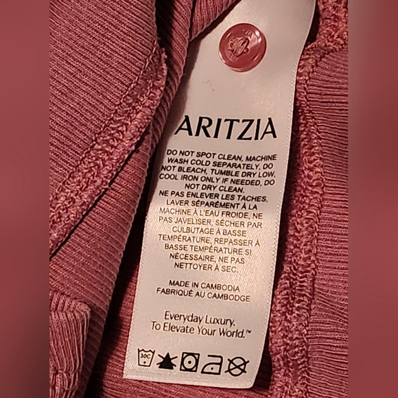 ARITZIA HomeStretch Rib V-Neck Waist Button-Up Top. Size Large. - Picture 12 of 16